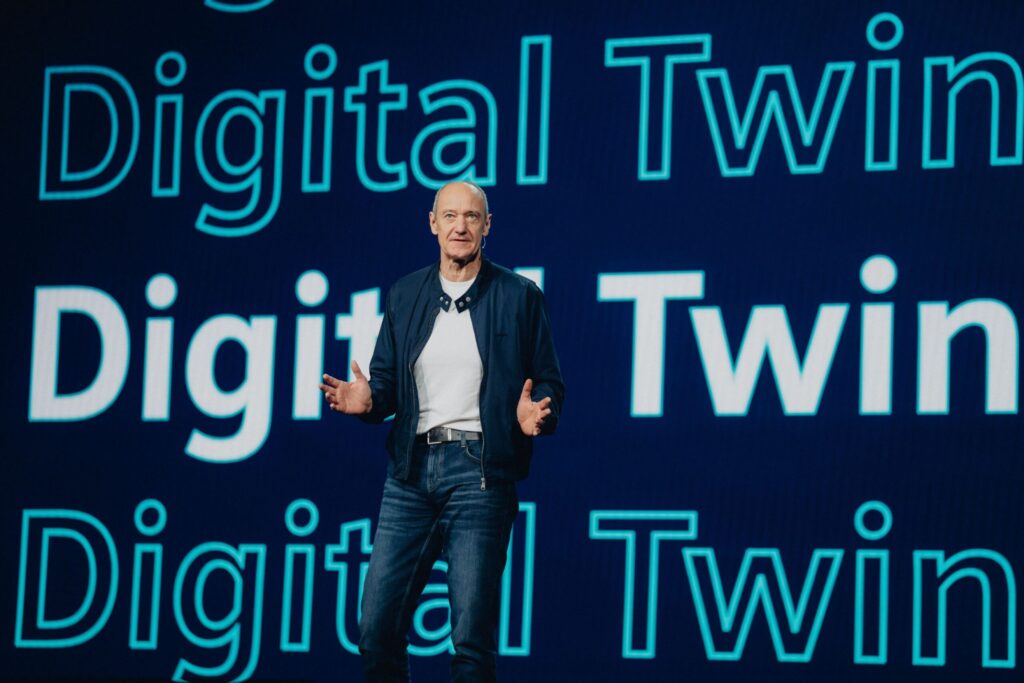 โรแลนด์ บุช ประธานเจ้าหน้าที่บริหารและซีอีโอของ ซีเมนส์ เอจี 2