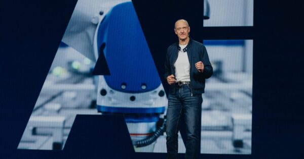 โรแลนด์ บุช ประธานเจ้าหน้าที่บริหารและซีอีโอของ ซีเมนส์ เอจี 1