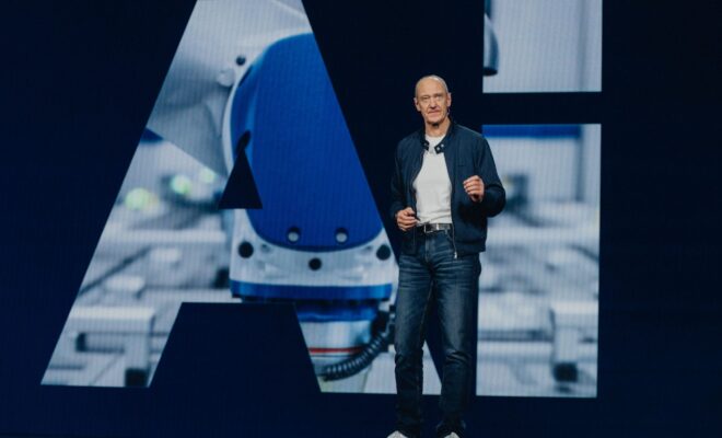 โรแลนด์ บุช ประธานเจ้าหน้าที่บริหารและซีอีโอของ ซีเมนส์ เอจี 1